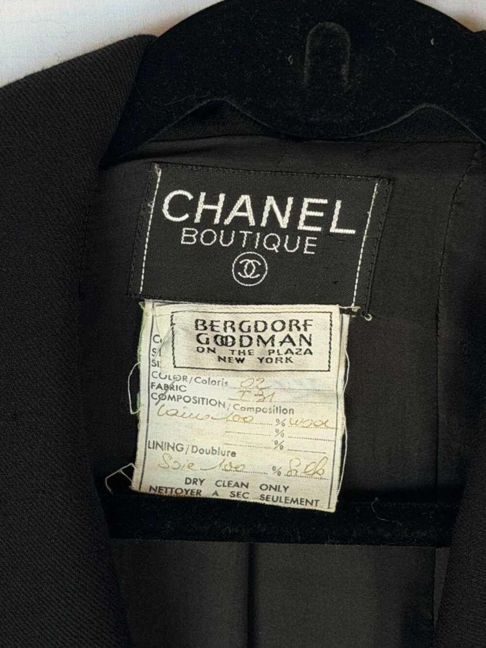 Vintage CHANEL Boutique Black Wool Blazer Gold Buttons Sz 34